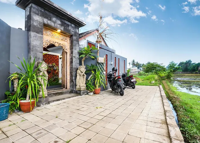 White Blue House 5 - Pvt Room, Shared Pool&Kitchen