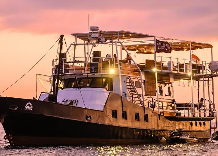 Floating Ship Hotel In Uluwatu With Sixteen Beds