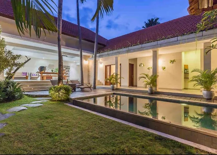 Location! Berawa Beach 3Bdr Spacious Pool Villa!