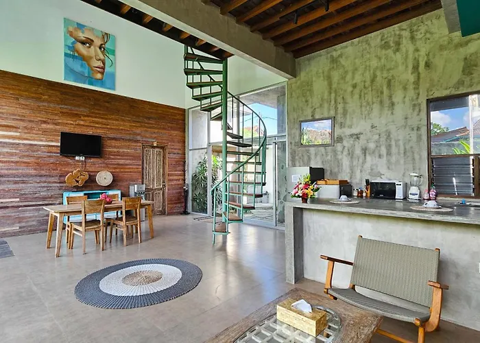 Lj Villa