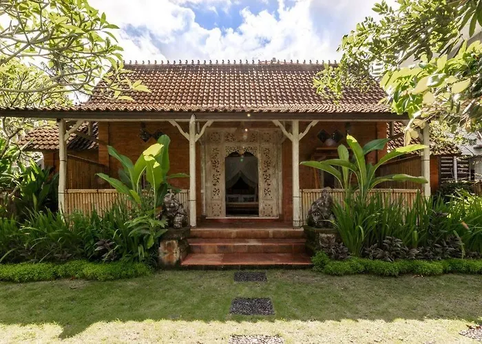 Family Villa, Shared Pool, Garden, Rice Field & Jungle Views