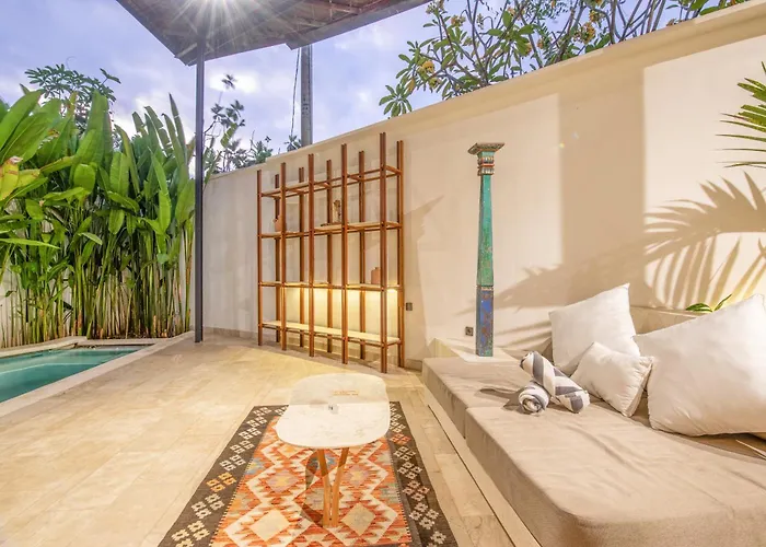 Beach Alcove
