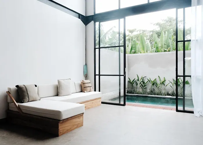 HIDDEN GEM! Beach Loft with Garden! RARE!