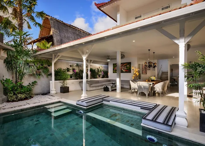 Seminyak Retreat - 4 Bedrooms Villa Close To Eat Street
