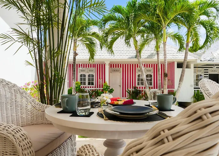 Ria Uluwatu, Tropical Chic Hotel