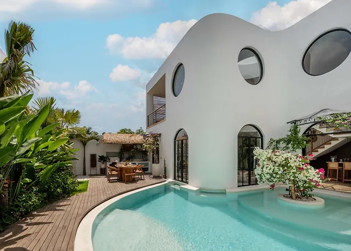 Casa Diplomatico 4Br Seminyak Villa With Private Pool And Billiards