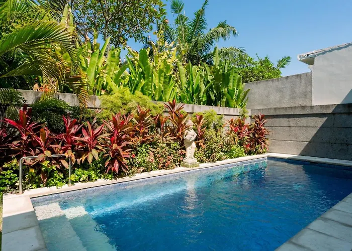 3 Bedroom Villa Mawar Walk To Beach Legian