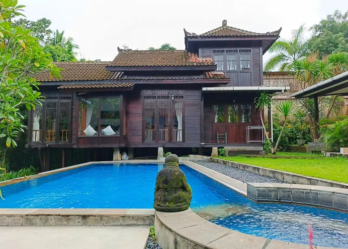 Malathi Cozy Wooden House - Garden Pool View