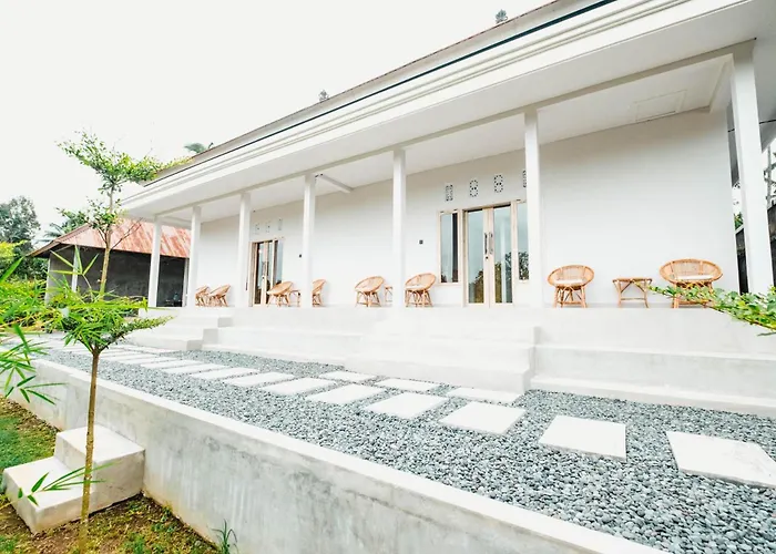 Queenara Local House
