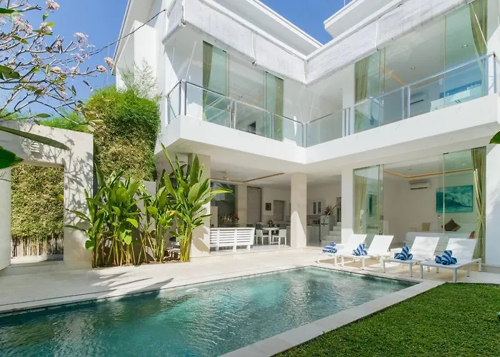 Superb 3 Bed Villa, Walk To Beach, Fast Wi-fi,