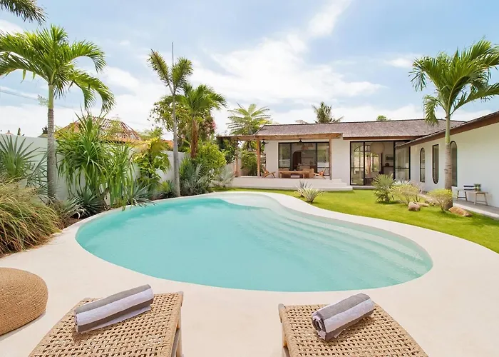 Stunning 3 Bed Villa, Close To Cafes And Beach
