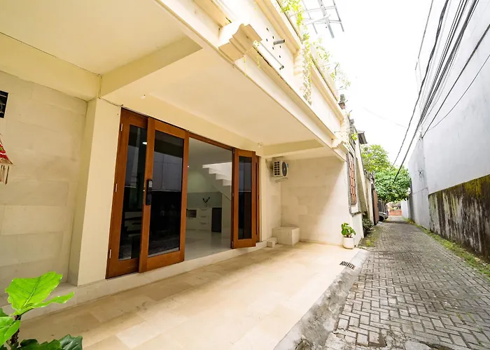 Spacious 3 Bedroom Villa With Private Pool And Billiards