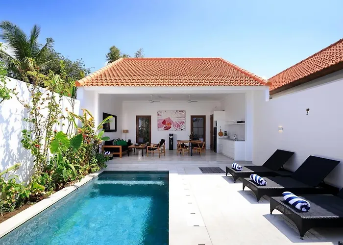 Gorgeous 2 Bed Pool Villa, Walk To Seminyak Beach