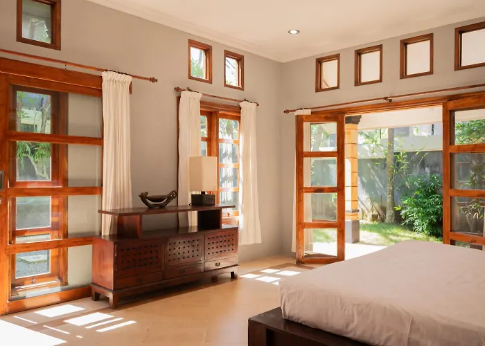 Three-bedroom villa with private pool&garden in Nusa Dua