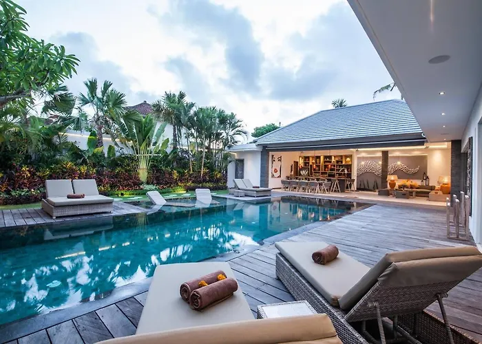 Chill Out In A Luxurious 4 Bedroom Villa Seminyak