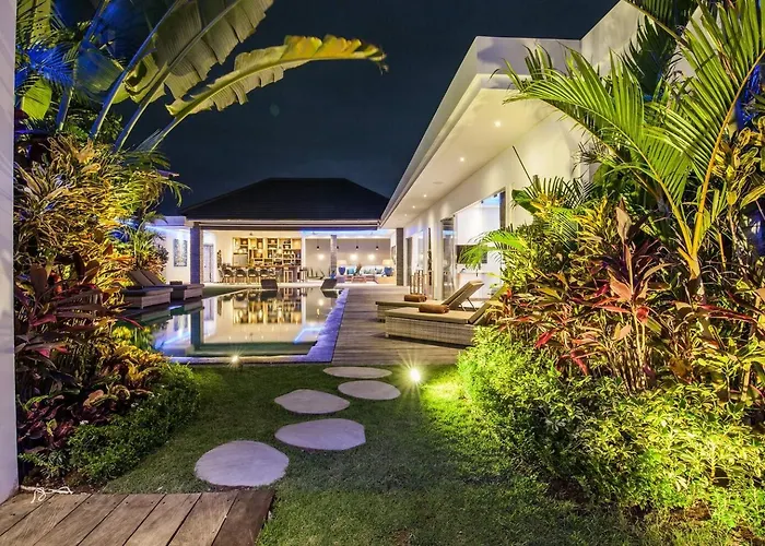 Spacious 4 Bedroom Villa Seminyak Garden And Pool