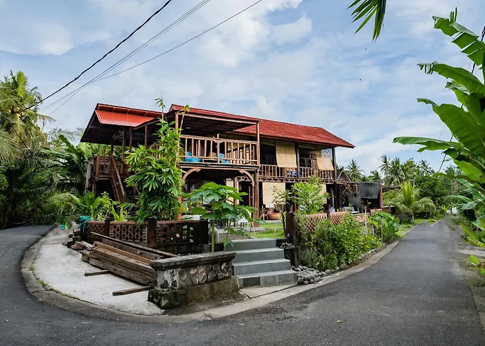 Riverside Medewi