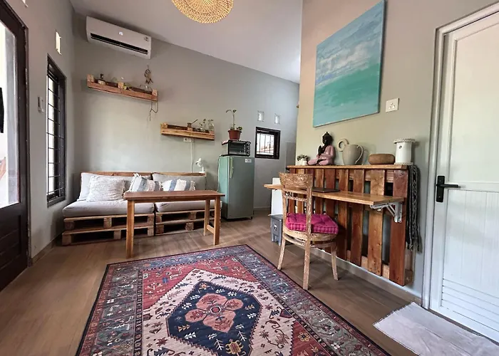 Surfside Pallet Retreat Stylish 2Br Hideaway