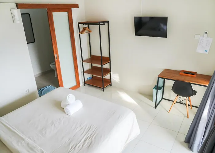 Greek House: Room W/Desk + Shared Pool&Kitchen /5