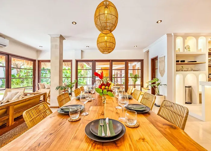 Villa Aurora - Private 6 Bdr Villa In Seminyak, Prime Location, Pool & Garden