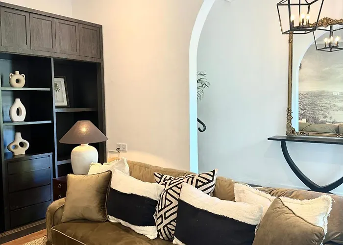 Saige House - Room In Shared Villa