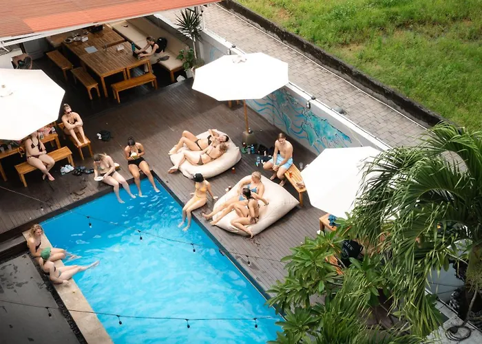 Surf & Party - Hostel Somewhere Else