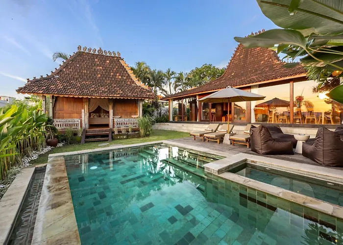 Charming 4Br Wooden Villa With Lush Garden Oasis By Santi Mnagement