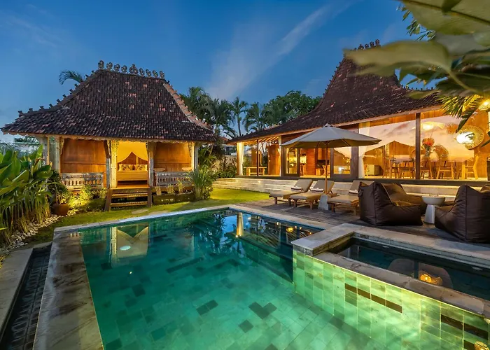 Charming 3Br Wooden Villa With Lush Garden Oasis By Santi Management
