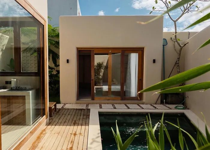 Casa Wayan Made, private pool villa in central Bingin