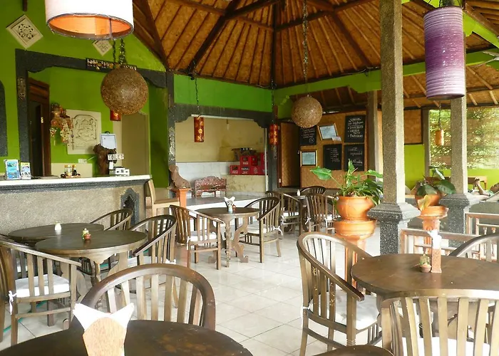 Cafe C'Est Bon Homestay