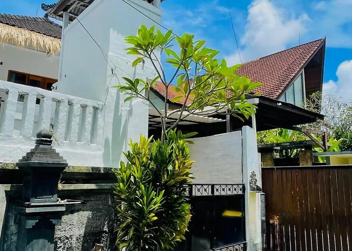 Bumbak Apartment Upstairs Fully Furnished 52M2