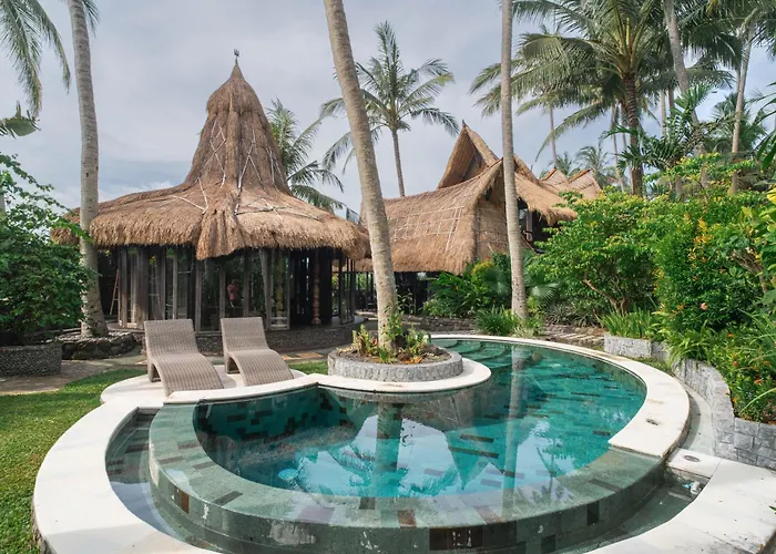 Authentic Beachfront Villa Owl