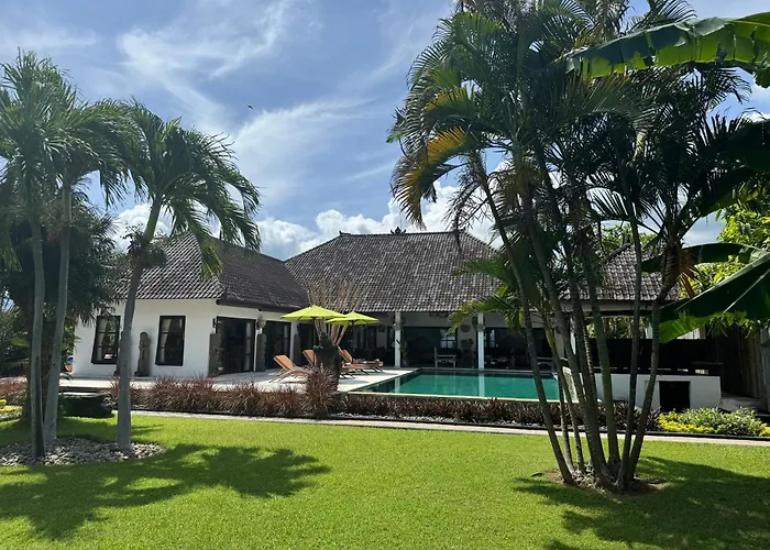 Beautiful Beach Villa Nujum With Staff.