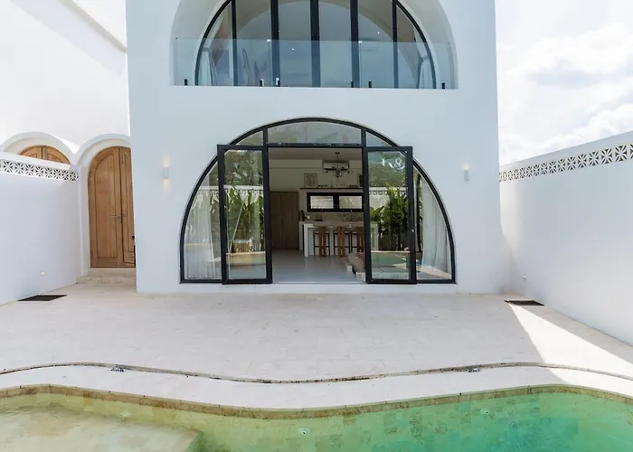 Charming 1Br Villa With Pool And Wooden Interior