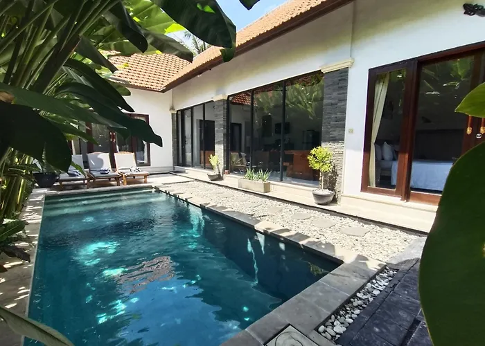 Villa Cris - Heart Of Legian 3 Bedrooms, 3 Bathrooms