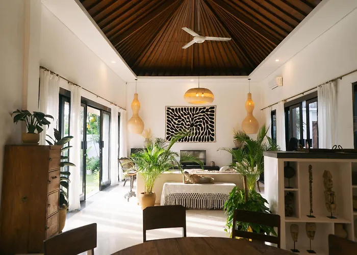 Splendid 3 Bedroom Villa With Large Pool And Garden