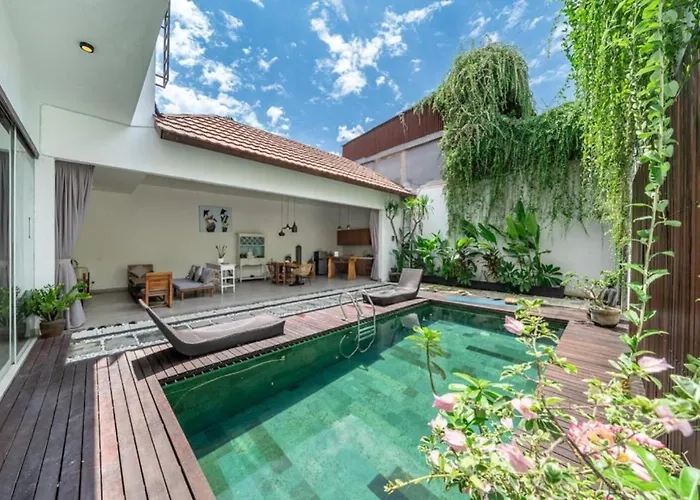 Modern Tropical 2Br Villa In Seminyak Kuta With Pool & Garden
