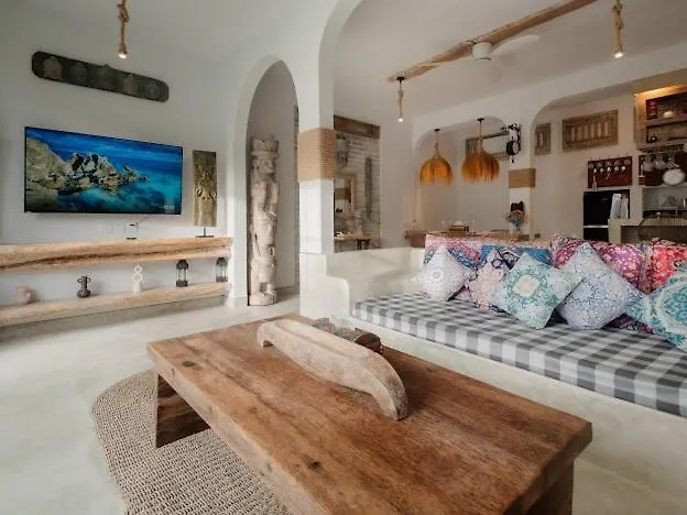 Pabuan Villa, Private & Ethnic