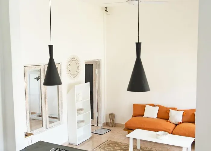 Charming 2-Bedroom Beach House