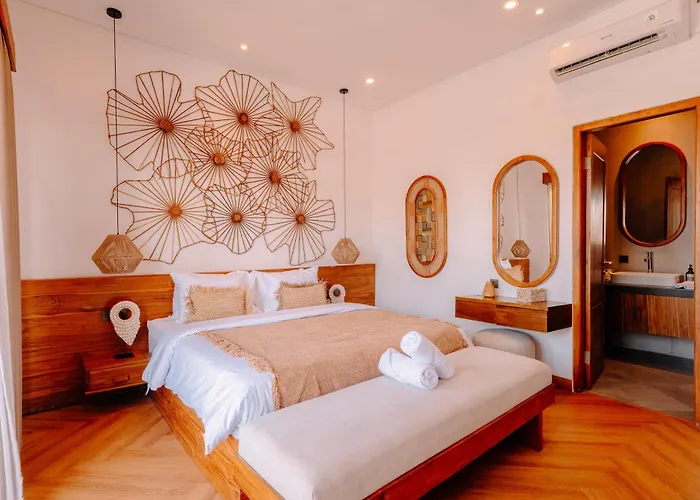 Amoura Villa Tropical 2Br Near Canggu Cafes & Beach