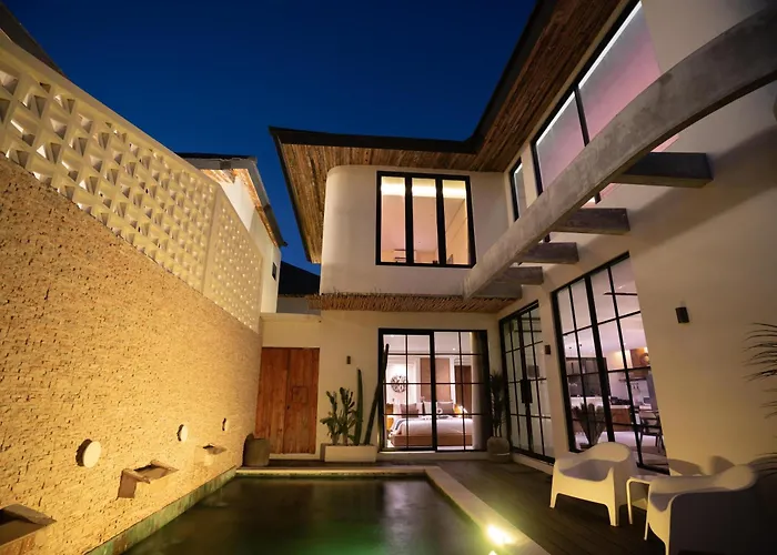 Casa Yellowstone 4Br - Seminyak
