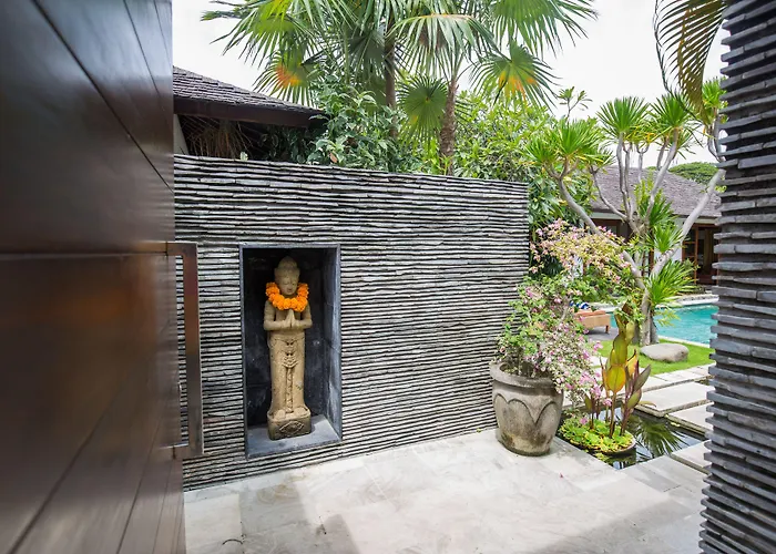 Villa Seriska Satu Sanur,A Luxury 4-Bedroom Villa, 5 Mins Walk To Icon Mall, Beach & 24Hrs Security