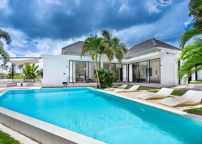 The R Villa Luwa