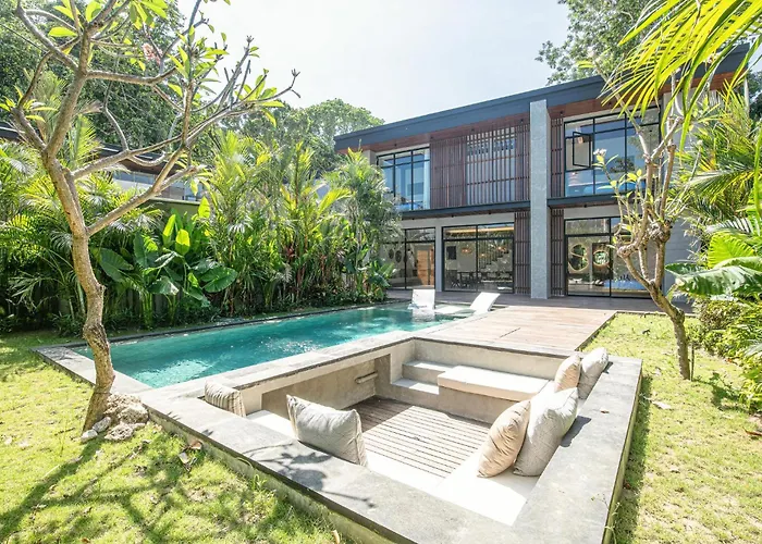 Opulent 5BR Modern Villa 400m from Beach