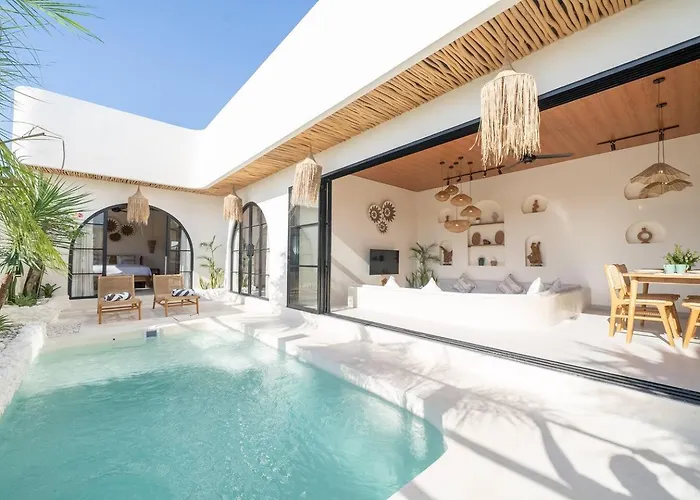 Disenta Villa By Tasvan