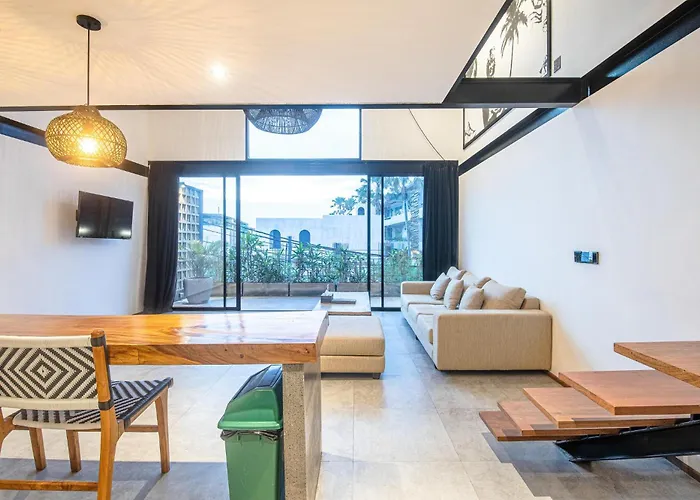 Expansive Loft 200M From Canggu Beach