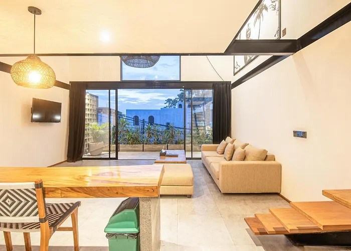 Expansive Loft 200M From Canggu Beach