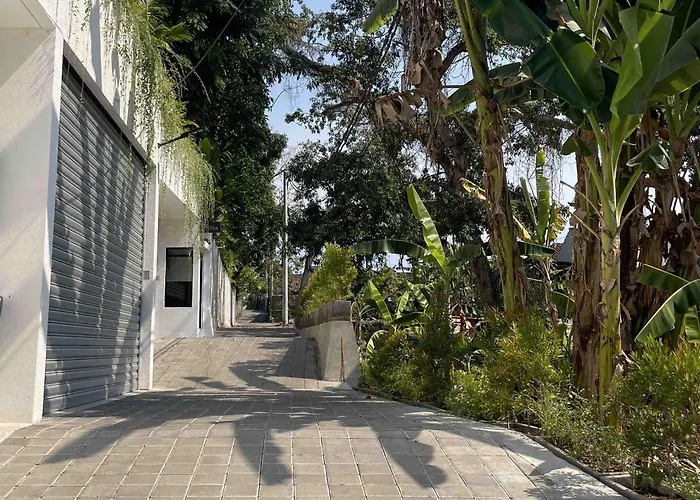Villa Anwa Cove - Gorgeous 6-Br & 2-Pool Villa In Bali