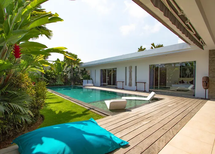 Villa Juna 3 Bedroom Stylish Seminyak