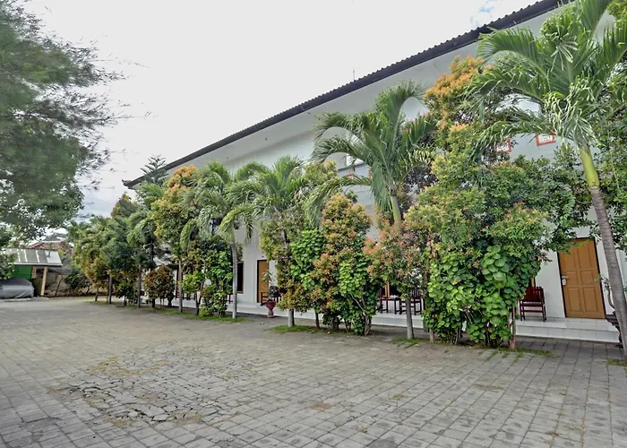 Oyo 3096 Hotel Dewi Warsiki Near Gilimanuk Port